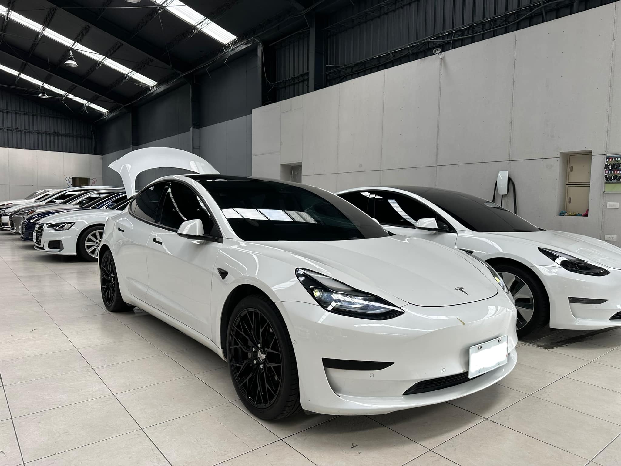 Model3 SR 最搶手的版本 里程5萬